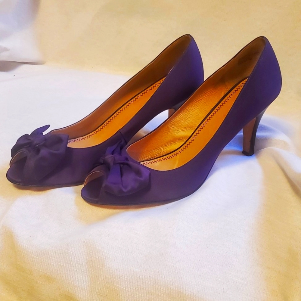 BP satin finish, with fun bow, mid-size heels